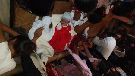 bambino sul santo sepolcro