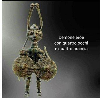 bronzetto quattro occhi