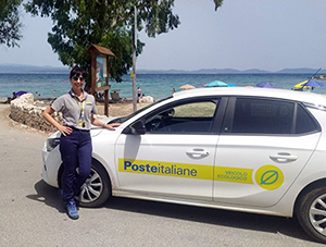 La portalettere Noemi Piredda a maladroxia web