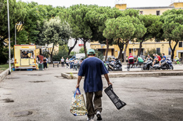 Luomo del mercato Ph Giulia Camba WEB